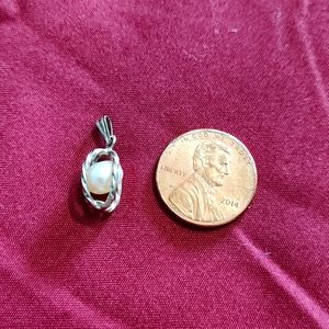 Pearl pendant